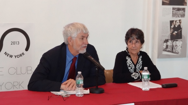 Segunda jornada del seminario EHMG de Eusko Ikaskuntza, en la sede de Eusko Etxea de NY. En la mesa, William Douglass, moderador, y Anna Mari Aguirre, quien habló sobre tres generaciones vascas en NY (foto EuskalKultura.com)